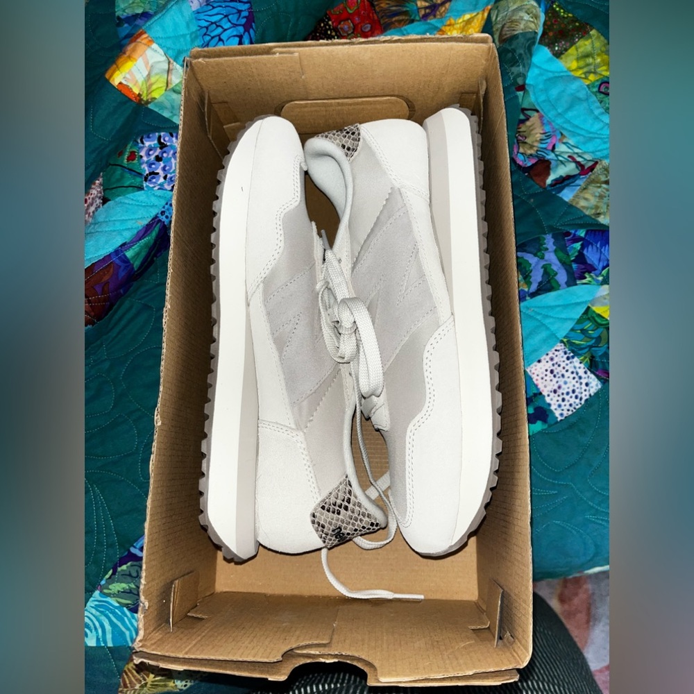 New Balance Women's Cream and Light Gray Sneakers - Picture 2 of 8